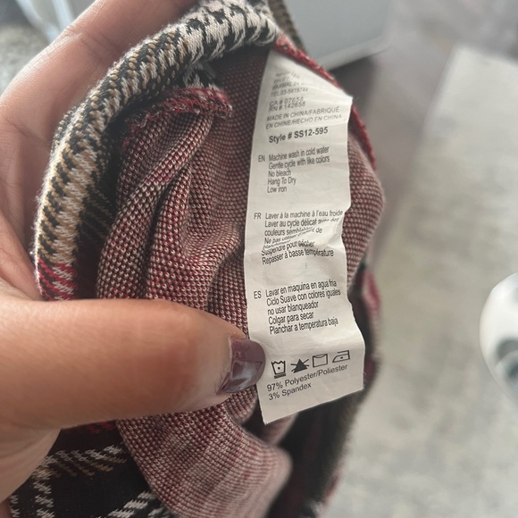 #52 🌺 5/$30 🌺 Burgundy Plaid legging pants - Picture 7 of 7